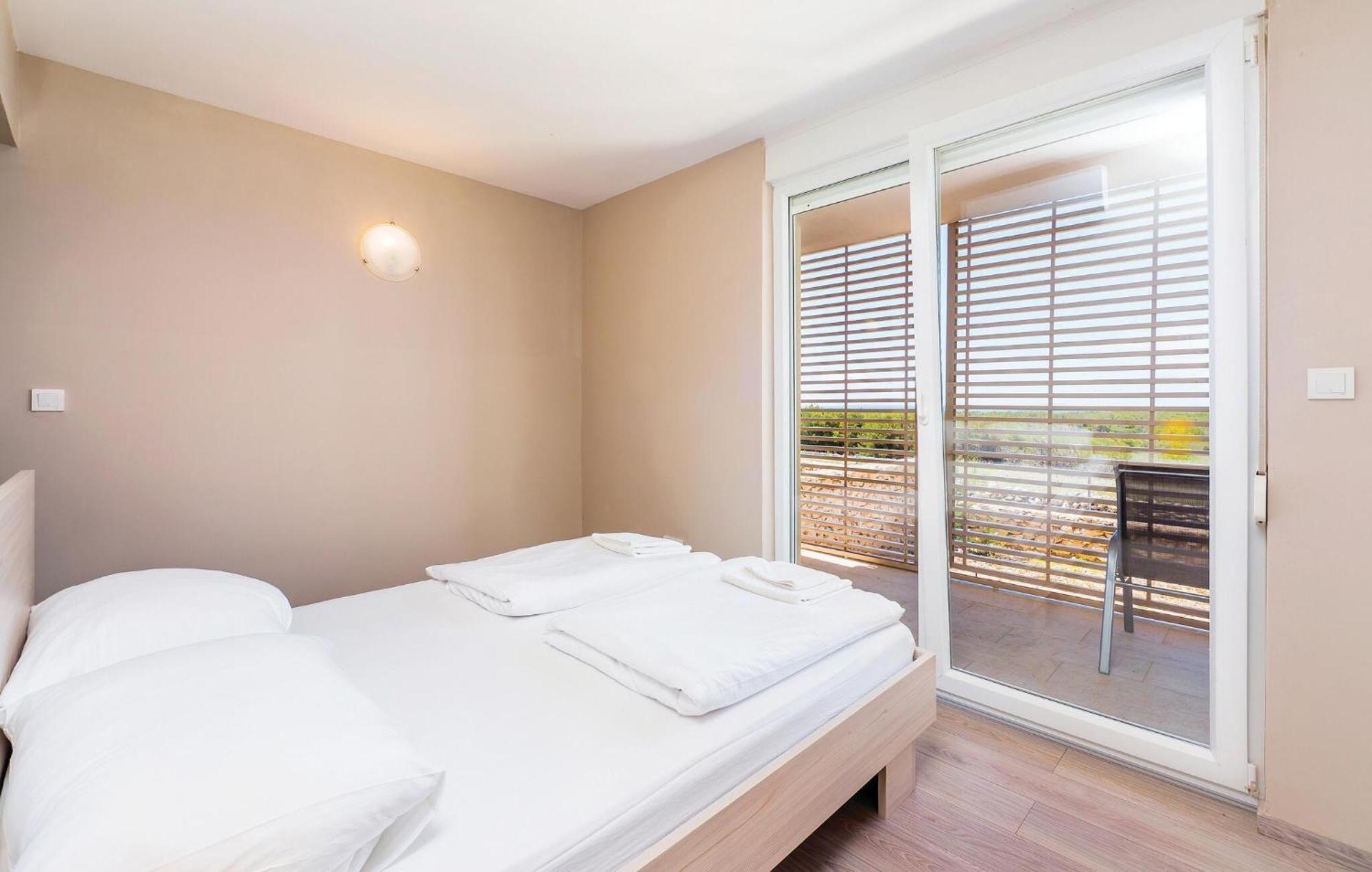 Pet Friendly Apartment In Povljana With Kitchen Exteriér fotografie