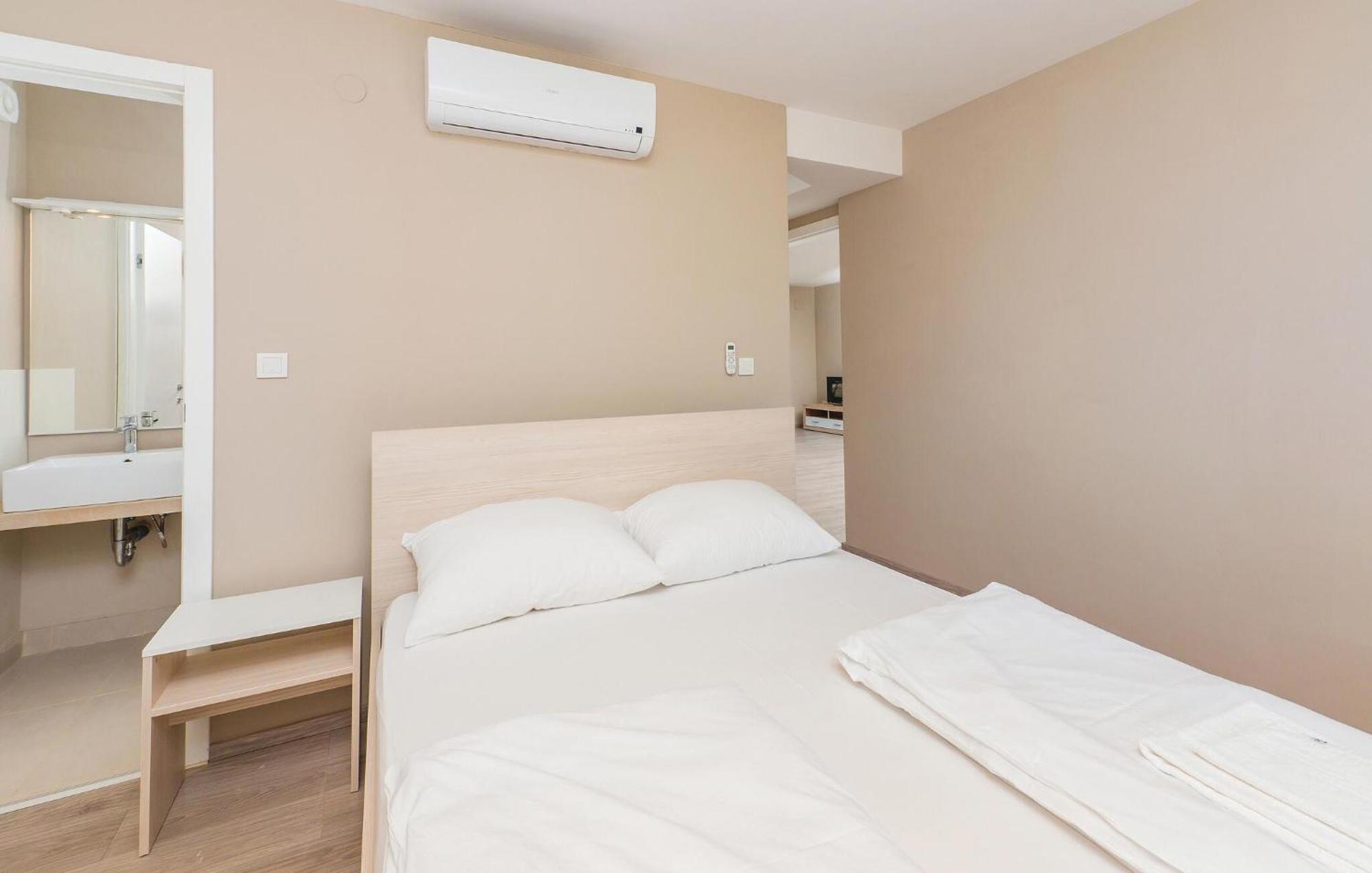 Pet Friendly Apartment In Povljana With Kitchen Exteriér fotografie
