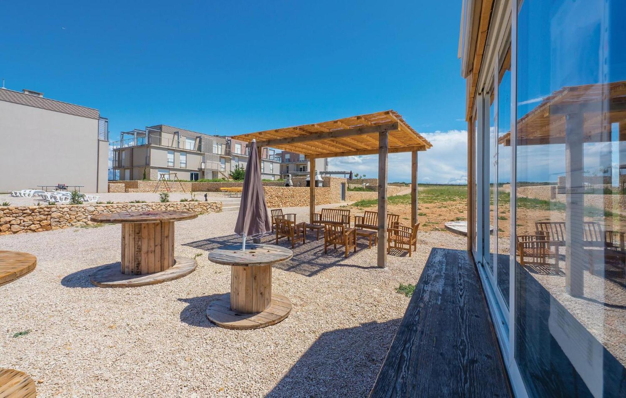Pet Friendly Apartment In Povljana With Kitchen Exteriér fotografie